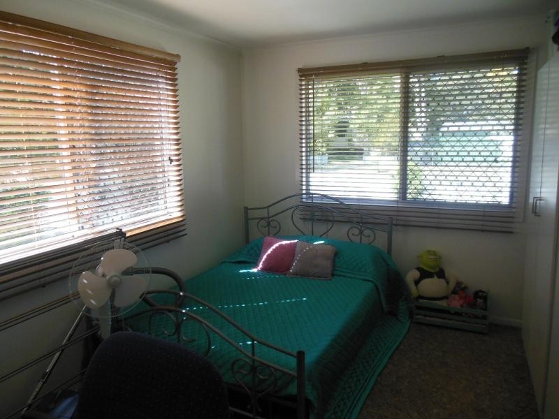 4 Egan Avenue, Beachmere QLD 4510