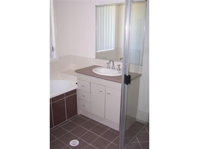 16 WEEROONA  Avenue, Beachmere QLD 4510