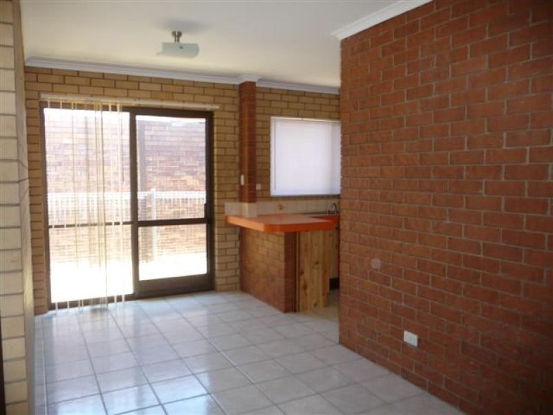 2/68 JAMES  Road, Beachmere QLD 4510