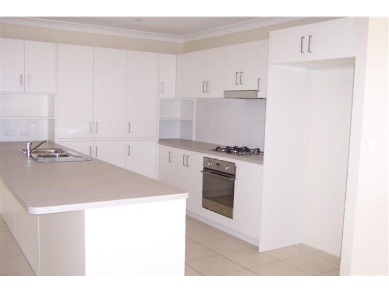 20 Weeroona  Avenue, Beachmere QLD 4510