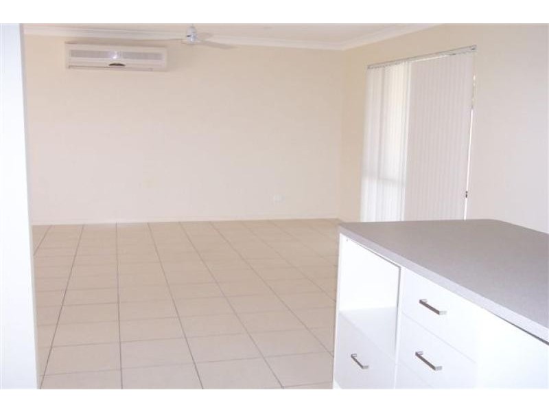 20 Weeroona  Avenue, Beachmere QLD 4510