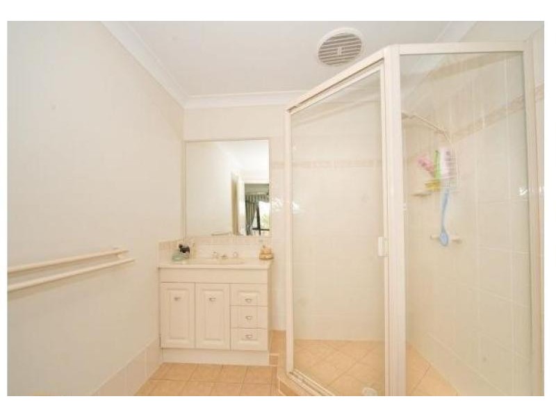 17 Weeroona Avenue, Beachmere QLD 4510