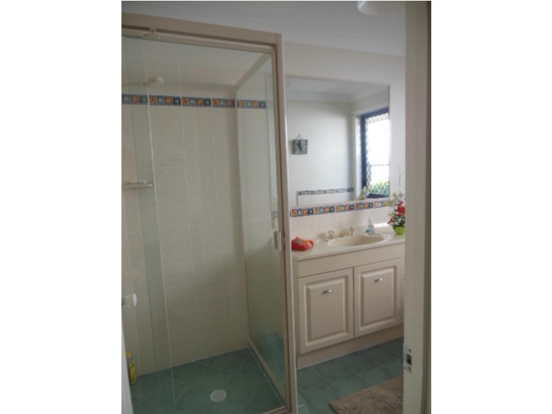 17 Weeroona Avenue, Beachmere QLD 4510