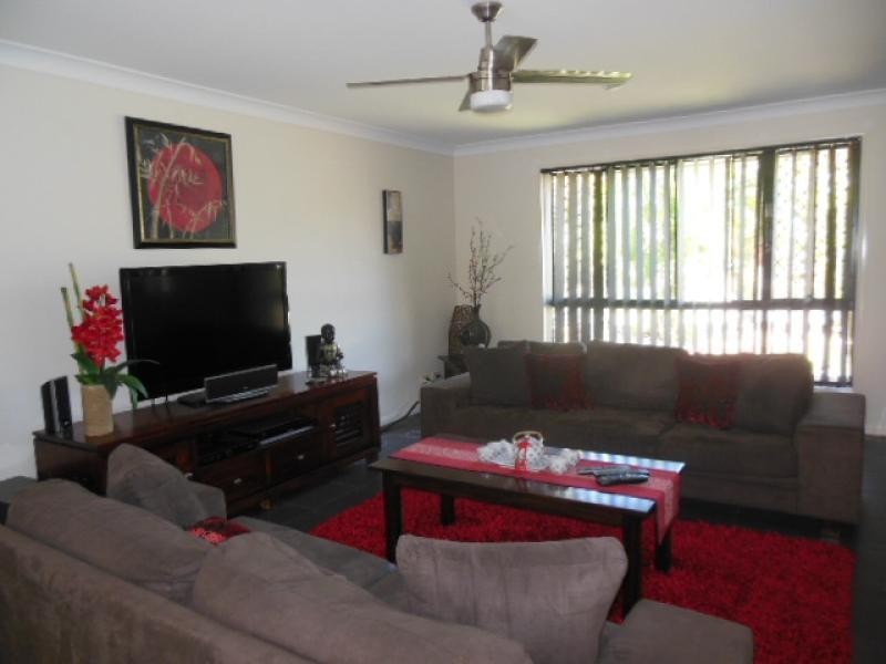 17 Weeroona Avenue, Beachmere QLD 4510