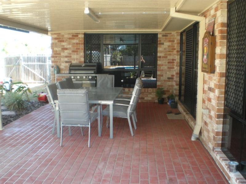 17 Weeroona Avenue, Beachmere QLD 4510