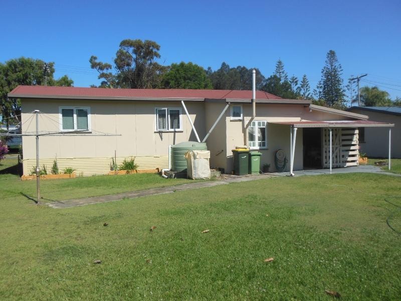 4 Grace Street, Beachmere QLD 4510