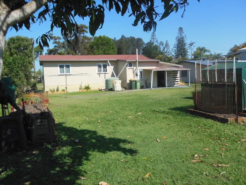 4 Grace Street, Beachmere QLD 4510