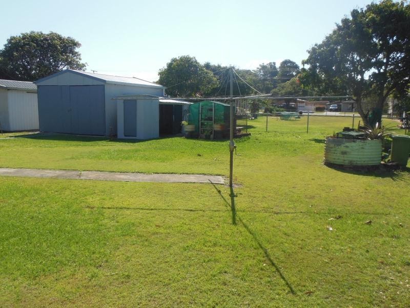 4 Grace Street, Beachmere QLD 4510