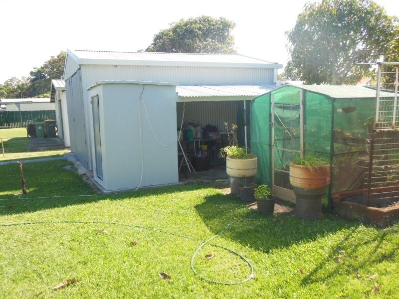 4 Grace Street, Beachmere QLD 4510