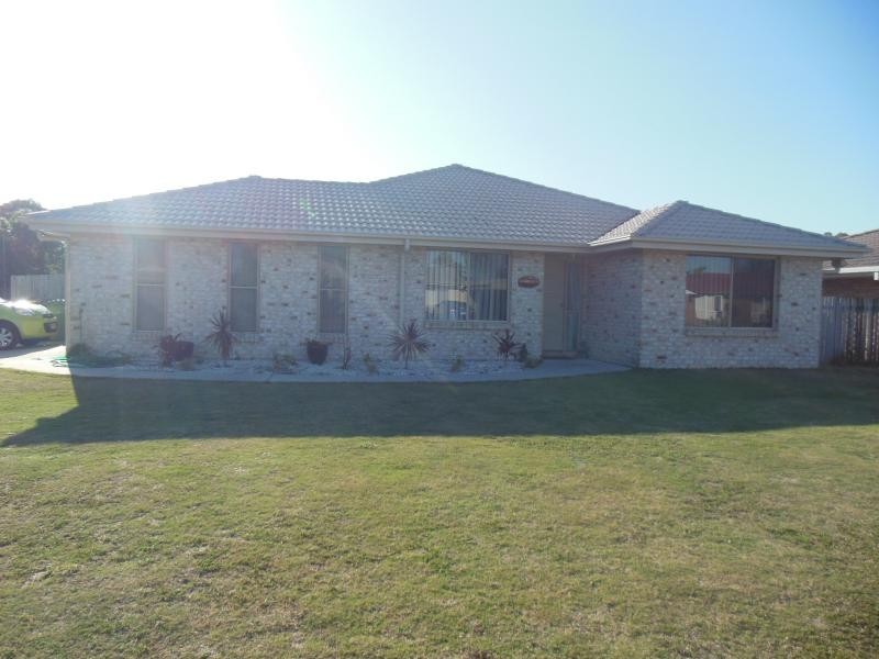 1 Siska  Court, Beachmere QLD 4510