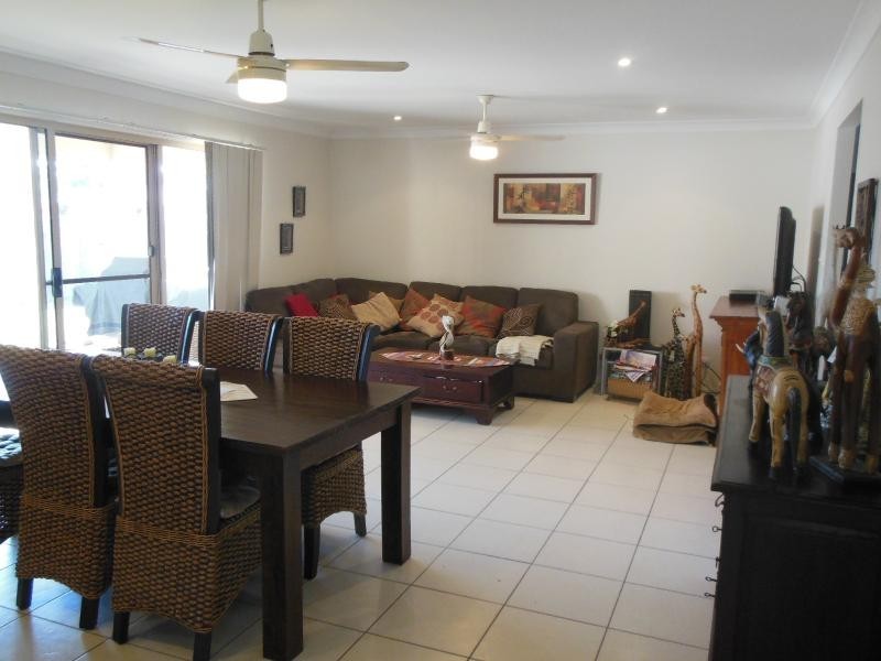 1 Siska  Court, Beachmere QLD 4510