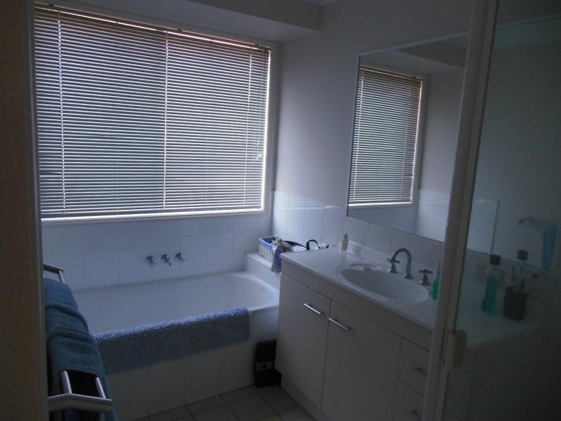 1 Siska  Court, Beachmere QLD 4510