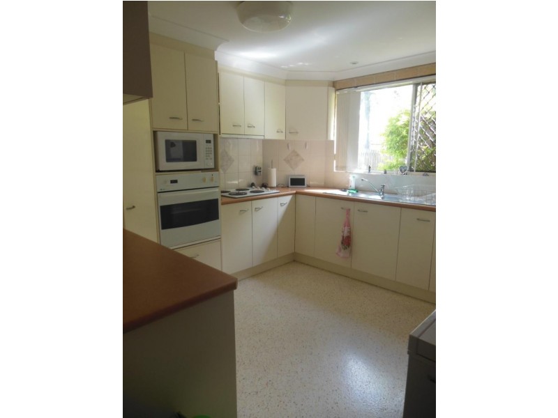 2/15 Coronation Avenue, Beachmere QLD 4510