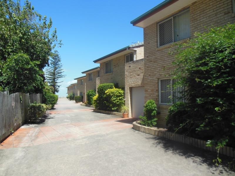 2/15 Coronation Avenue, Beachmere QLD 4510