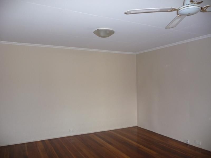 17 Grace Street, Beachmere QLD 4510