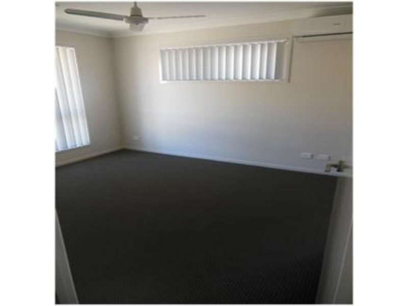 1/18 Coffey  Court, Beachmere QLD 4510