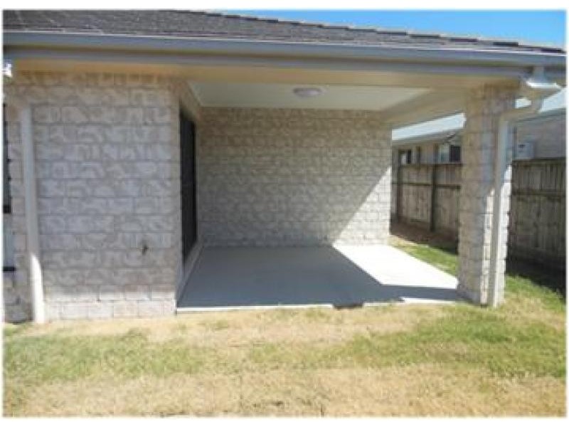 1/18 Coffey  Court, Beachmere QLD 4510