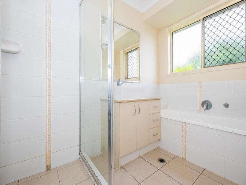 2/143 Bishop  Road, Beachmere QLD 4510