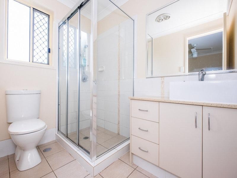 2/143 Bishop  Road, Beachmere QLD 4510