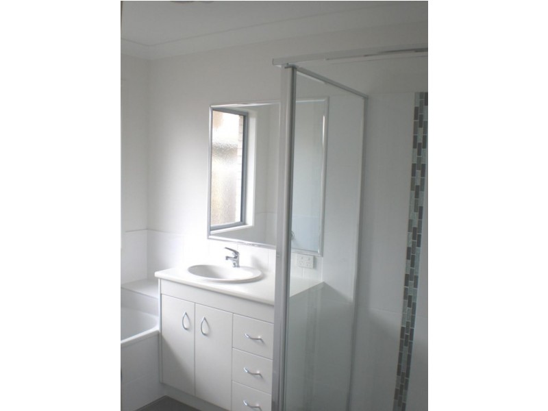 2/16 Adam  Street, Beachmere QLD 4510