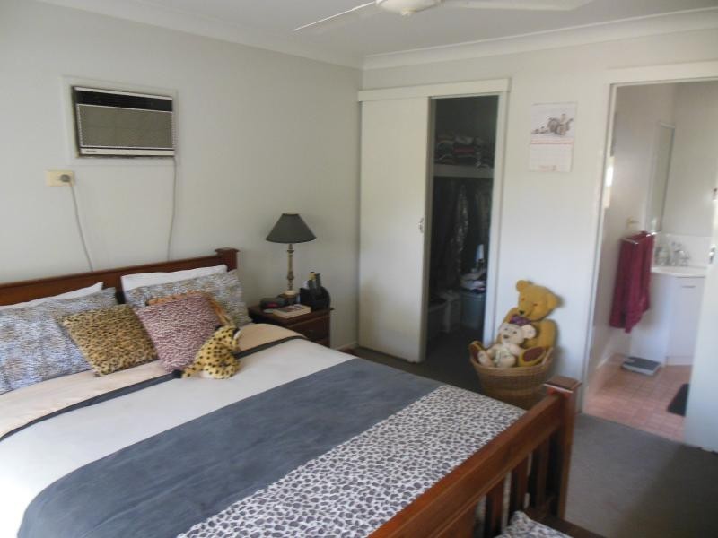 4 Savage Street, Beachmere QLD 4510