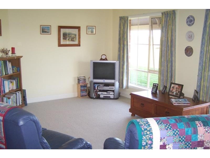 135 Gravel Pit Road INVERLOCH 3996, Inverloch VIC 3996