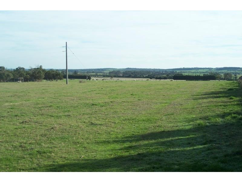 135 Gravel Pit Road INVERLOCH 3996, Inverloch VIC 3996