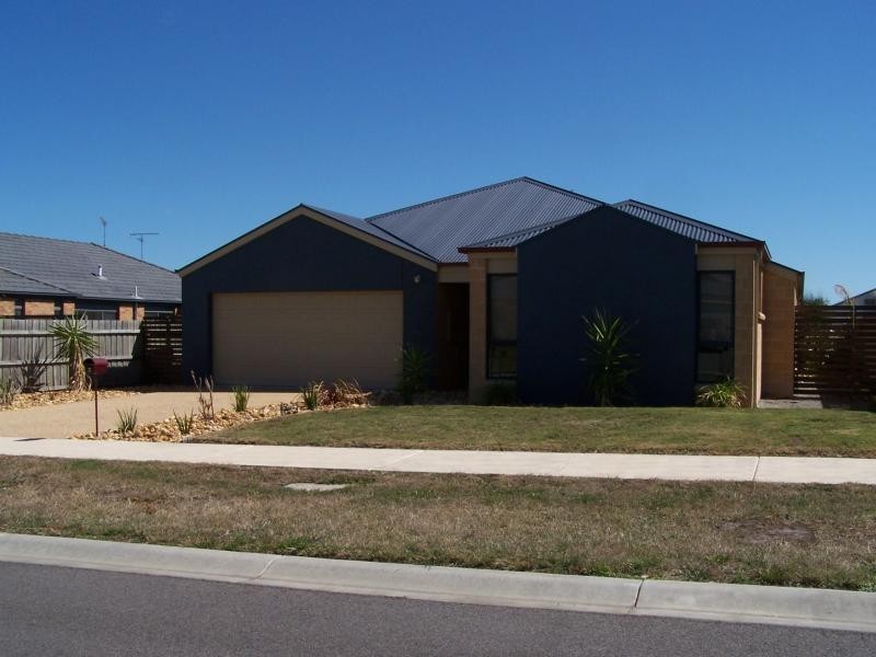 8 Endeavour Place INVERLOCH 3996, Inverloch VIC 3996
