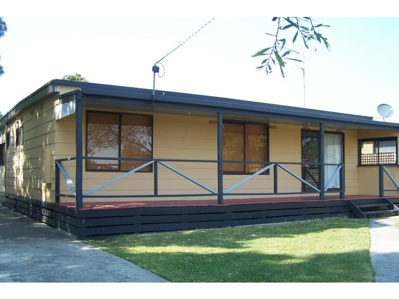 15 Wonthaggi Road INVERLOCH 3996, Inverloch VIC 3996