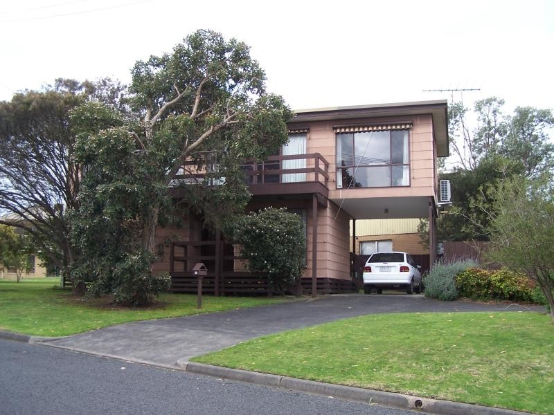 60 Bayview Avenue INVERLOCH 3996, Inverloch VIC 3996