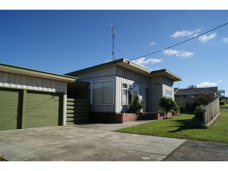 32 Bruce  Street INVERLOCH 3996, Inverloch VIC 3996