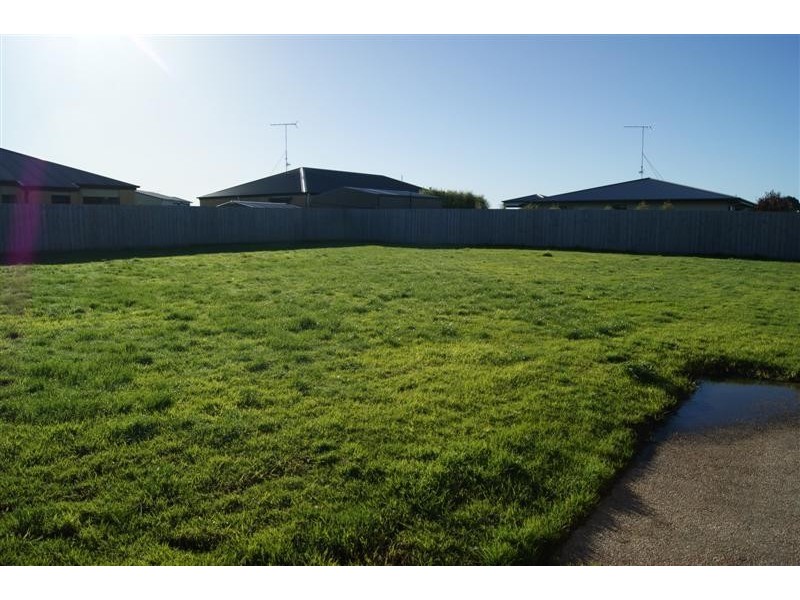 20 Albert Ruttle  Drive INVERLOCH 3996, Inverloch VIC 3996