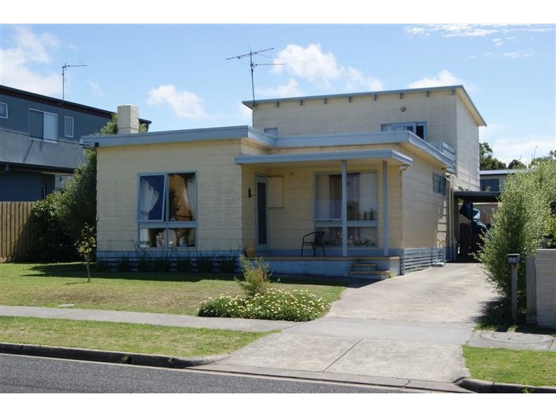 71 Bayview Avenue INVERLOCH 3996, Inverloch VIC 3996