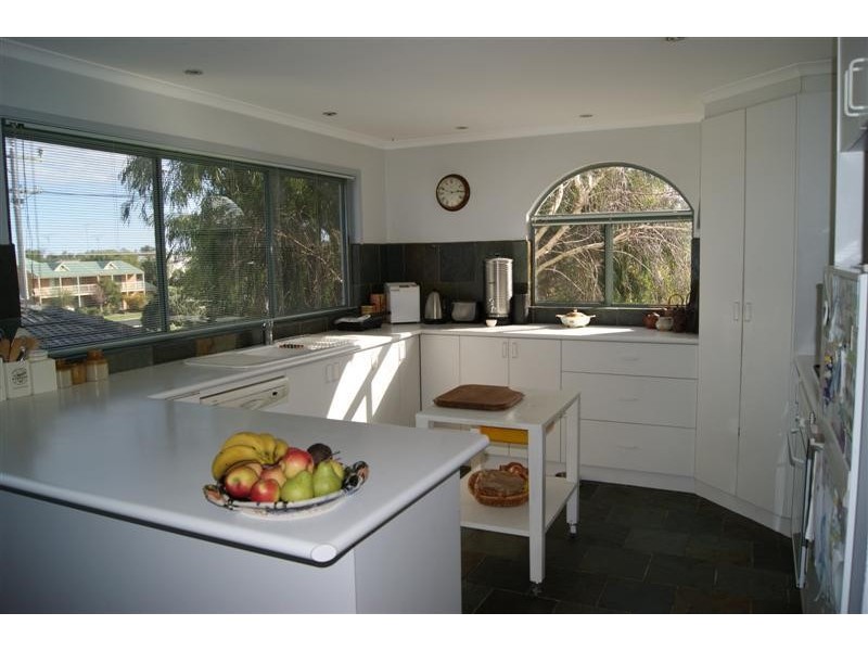 2B  Pier Road INVERLOCH 3996, Inverloch VIC 3996