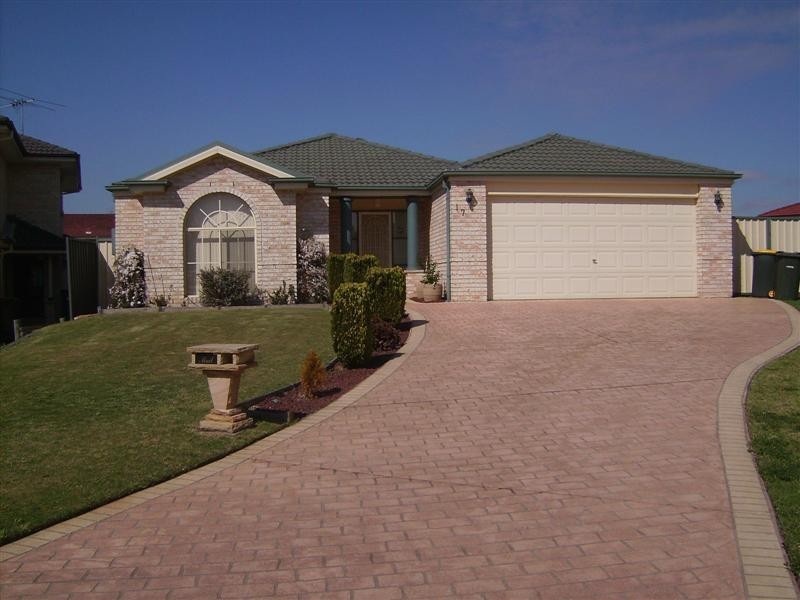17 Fenech Place, Quakers Hill NSW 2763