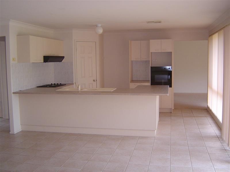 61 Aylward Avenue, Quakers Hill NSW 2763