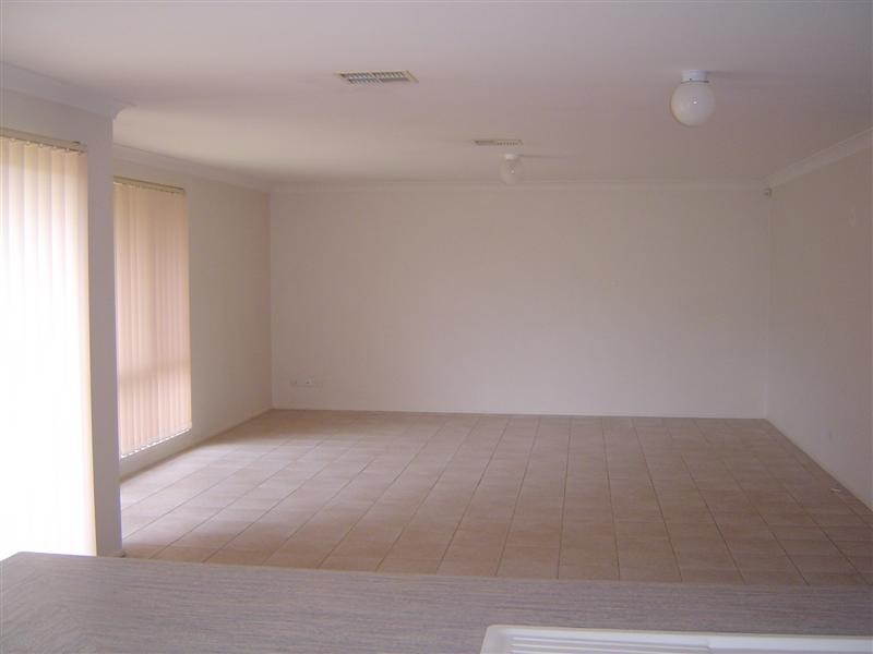 61 Aylward Avenue, Quakers Hill NSW 2763