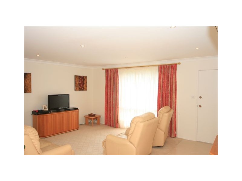 33 Manorhouse Blvd, Quakers Hill NSW 2763