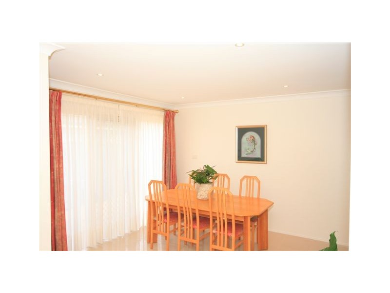 33 Manorhouse Blvd, Quakers Hill NSW 2763