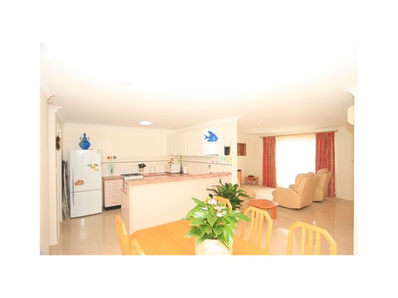 33 Manorhouse Blvd, Quakers Hill NSW 2763