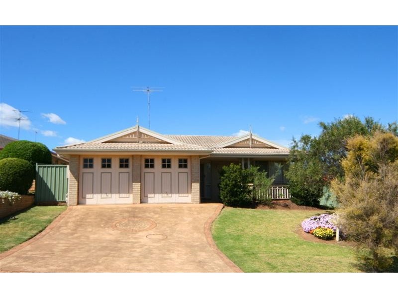 2 Henty Place, Quakers Hill NSW 2763