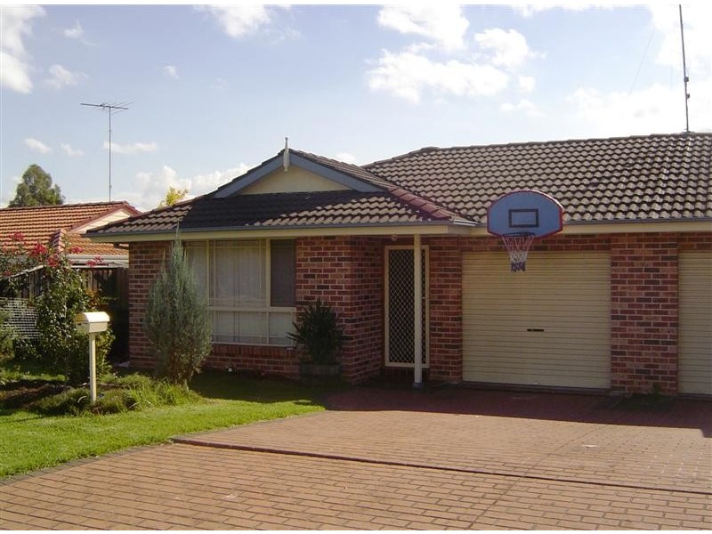8  Olive Lee Street, Quakers Hill NSW 2763