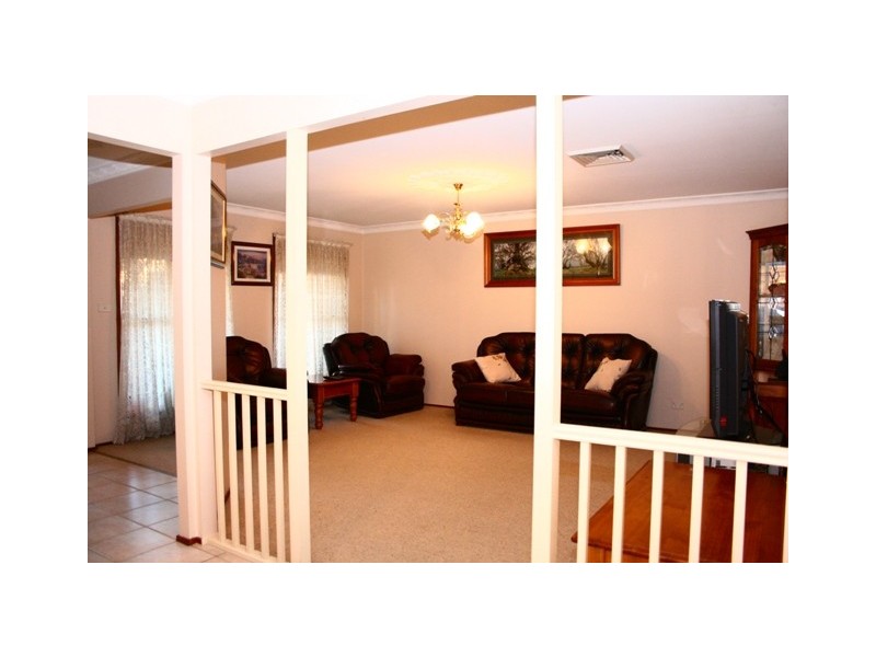 27  Baron Close, Kings Langley NSW 2147