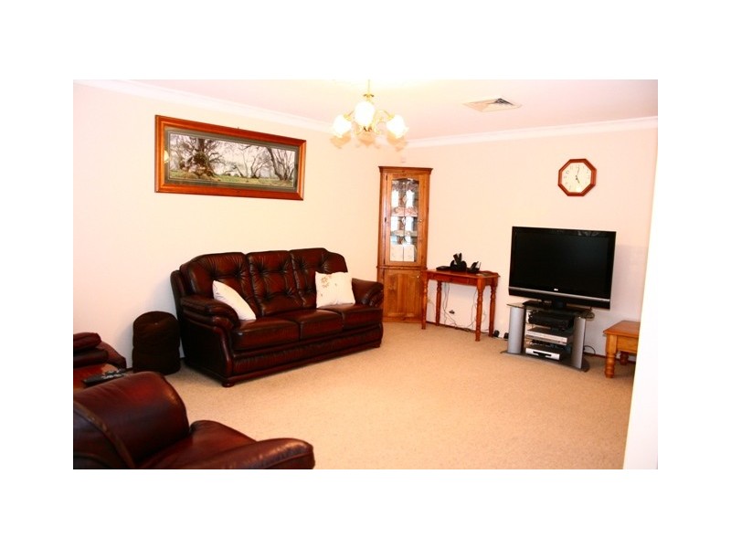 27  Baron Close, Kings Langley NSW 2147