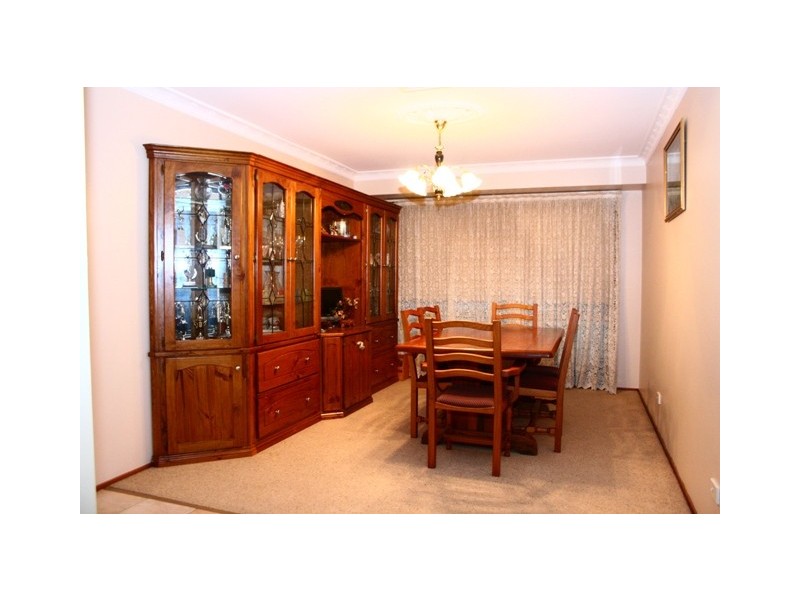 27  Baron Close, Kings Langley NSW 2147