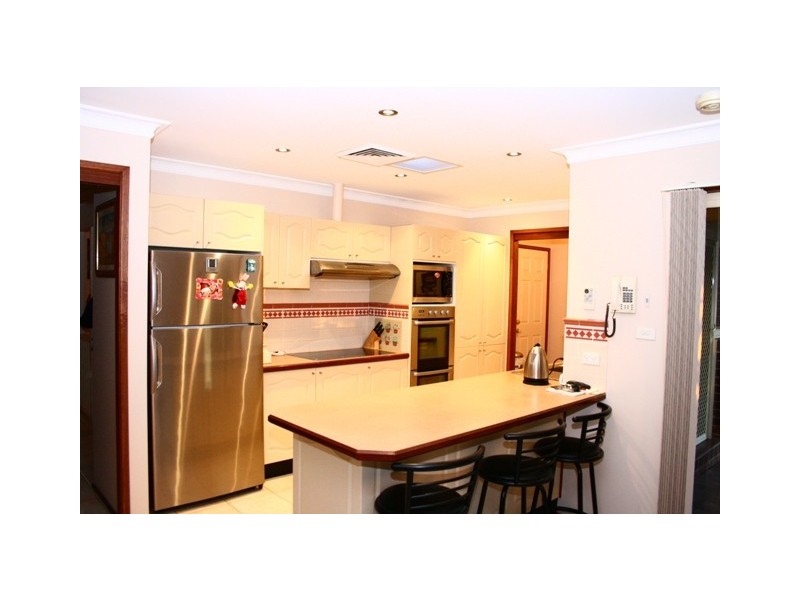 27  Baron Close, Kings Langley NSW 2147