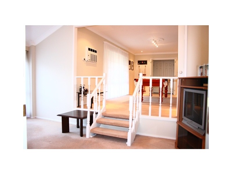 8  Madeira Avenue, Kings Langley NSW 2147