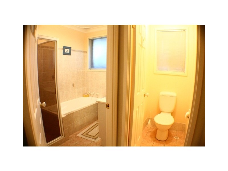 8  Madeira Avenue, Kings Langley NSW 2147