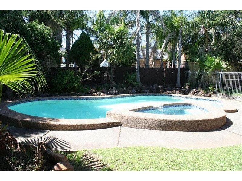 19  Hugh Place, Kings Langley NSW 2147