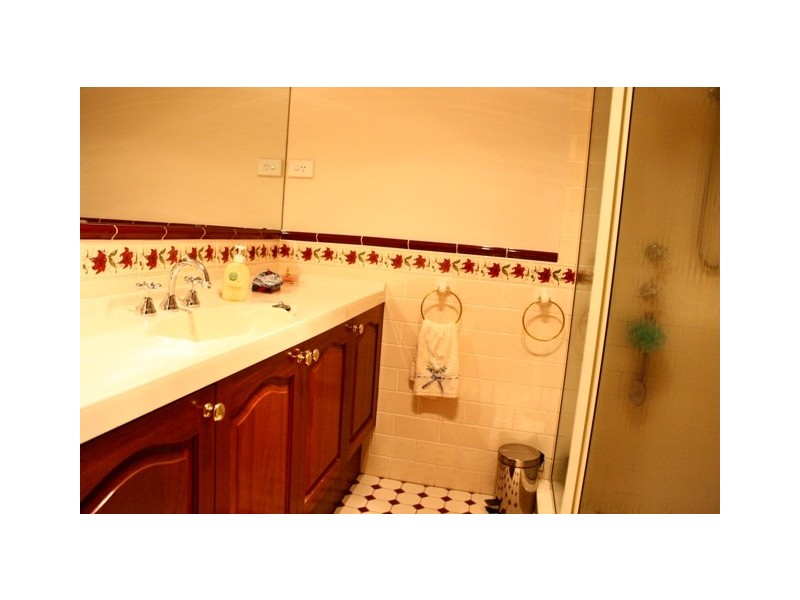 27  Baron Close, Kings Langley NSW 2147